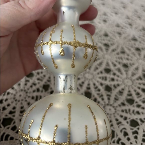 Glass tree topper vintage hand blown.  Golds and pearl white colors. 11” - Picture 8 of 11